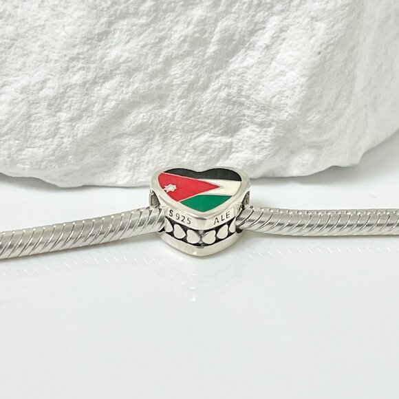 Pandora Jordan Flag S925 Silver Heart Bead Charm - Picture 2 of 3